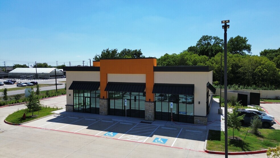 914 W 1st St, Justin, TX à louer - Photo de l’immeuble – Image 2 sur 8