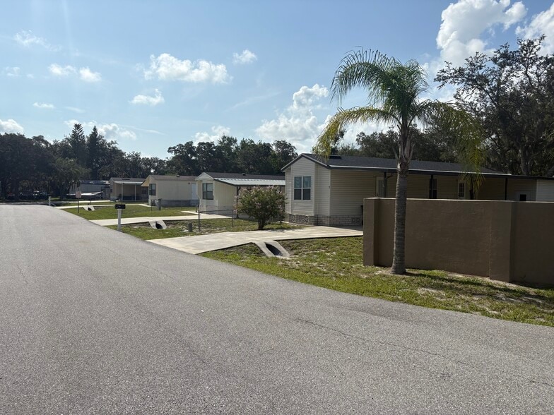 5 Bernie Hill Ct, Winter Haven, FL à vendre - Photo de l’immeuble – Image 2 sur 10