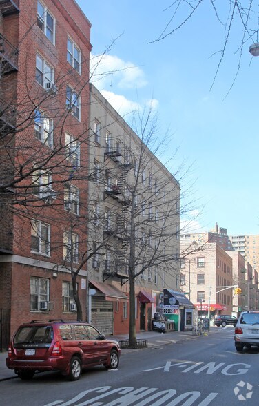 150 E 3rd St, New York, NY à louer - Photo de l’immeuble – Image 2 sur 3