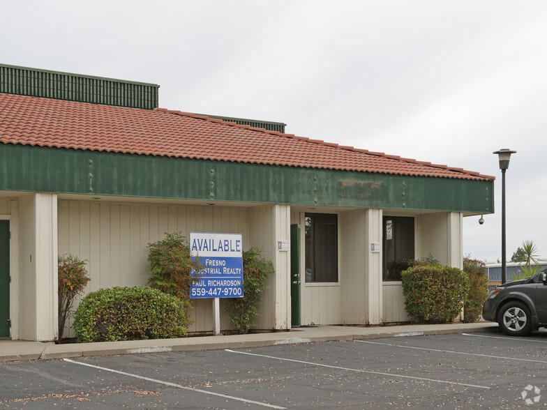 5748 E Shields Ave, Fresno, CA à louer - Photo de l’immeuble – Image 3 sur 26