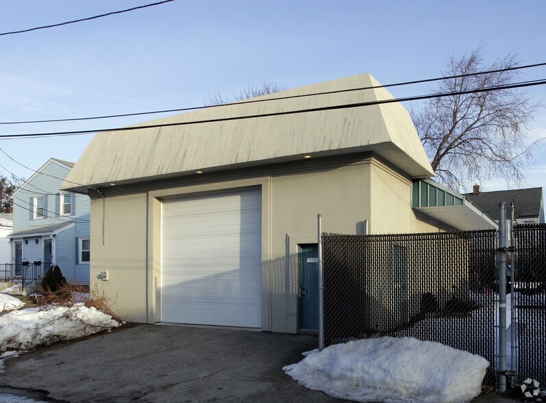 9 Drowne St, Cranston, RI à vendre - Photo principale – Image 1 sur 7