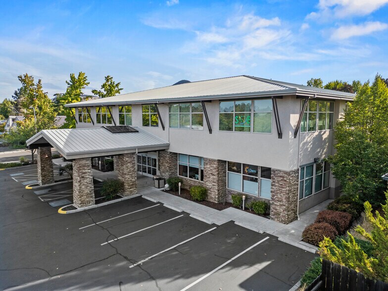 2924 Siskiyou Blvd, Medford, OR à vendre - Photo de l’immeuble – Image 2 sur 11