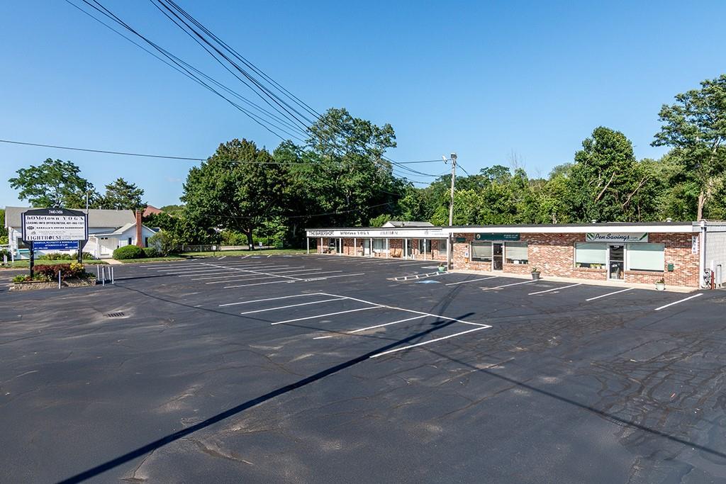 7440-7456 Post Rd, North Kingstown, RI à vendre Photo de l’immeuble– Image 1 sur 51