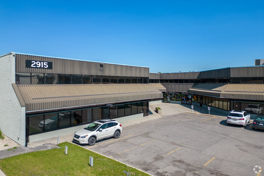 2915 19th St NE, Calgary, AB à louer - Photo de l’immeuble – Image 1 sur 13