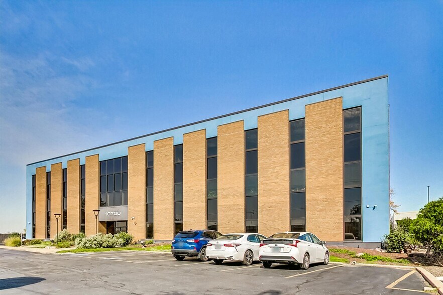 10700 W Higgins Rd, Rosemont, IL à vendre - Photo de l’immeuble – Image 2 sur 35