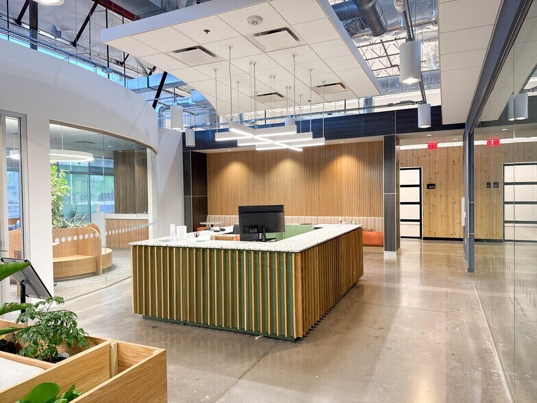 4750 S 44th Pl, Phoenix, AZ à louer - Photo de l’immeuble – Image 2 sur 20