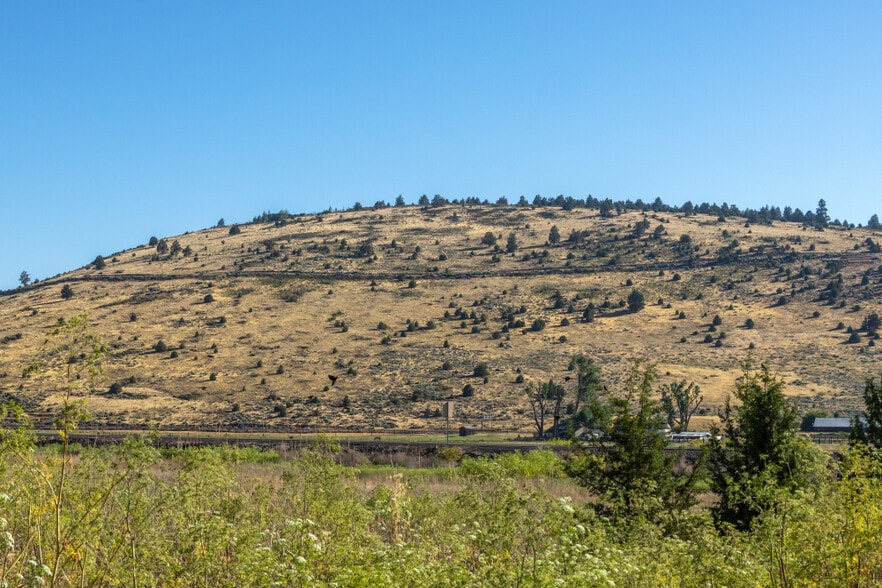 N Hwy 97, Klamath Falls, OR à vendre - Photo principale – Image 1 sur 26