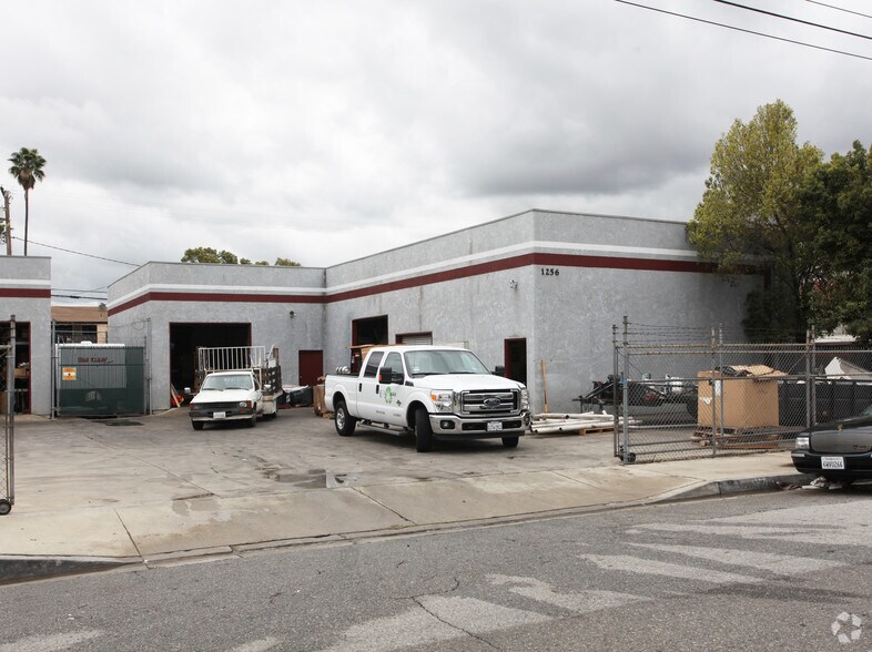 1276 W 1st St, Pomona, CA à vendre - Photo de l’immeuble – Image 2 sur 3