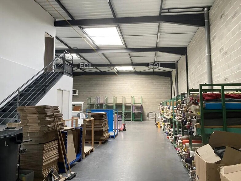 Industriel/Logistique dans Genas à louer - Photo de l’immeuble – Image 3 sur 14