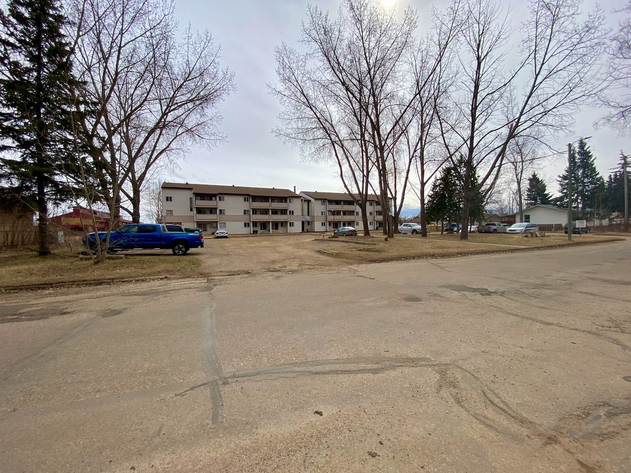 5117 44 St, High Prairi, AB à vendre Photo principale– Image 1 sur 19