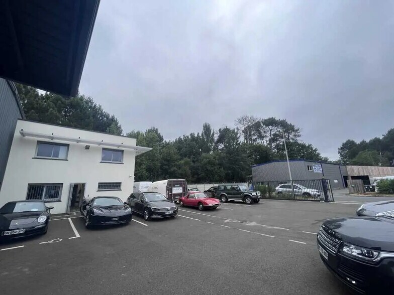 Bureau dans Canéjan à louer - Photo de l’immeuble – Image 2 sur 8