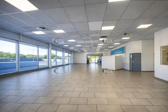 Plus de détails pour Local d'activités à louer