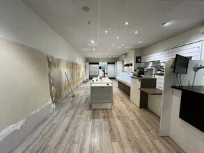 Local commercial dans Oullins à louer Autre– Image 1 sur 3