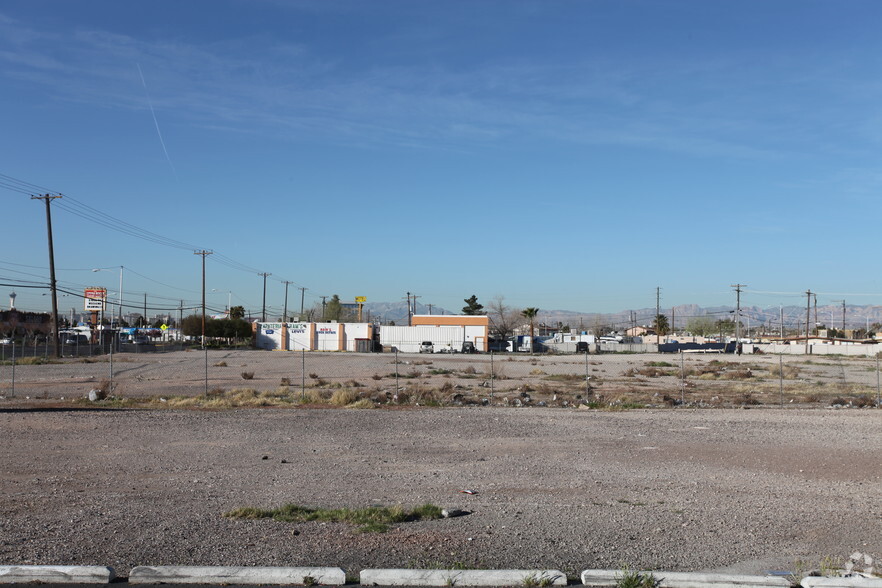 2595 N Las Vegas Blvd, North Las Vegas, NV à vendre - Photo principale – Image 1 sur 7