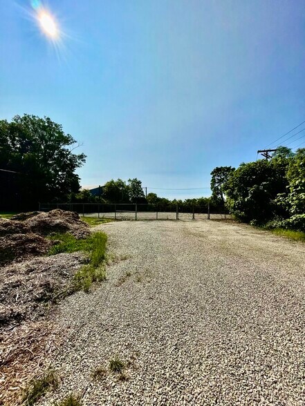 1610 S Macedonia Ave, Muncie, IN à louer - Photo de l’immeuble – Image 2 sur 4