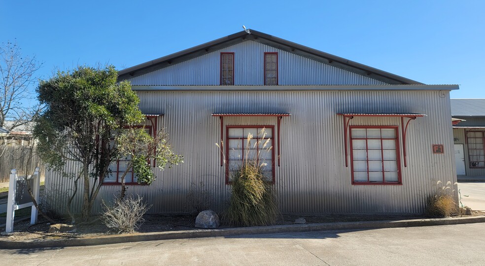 113 Salado Plaza Dr, Salado, TX à louer - Photo de l’immeuble – Image 1 sur 1