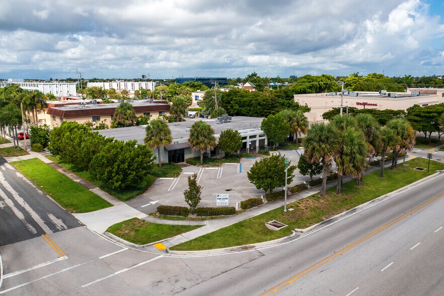 469 Spencer Dr, West Palm Beach, FL à louer - Photo de l’immeuble – Image 3 sur 30