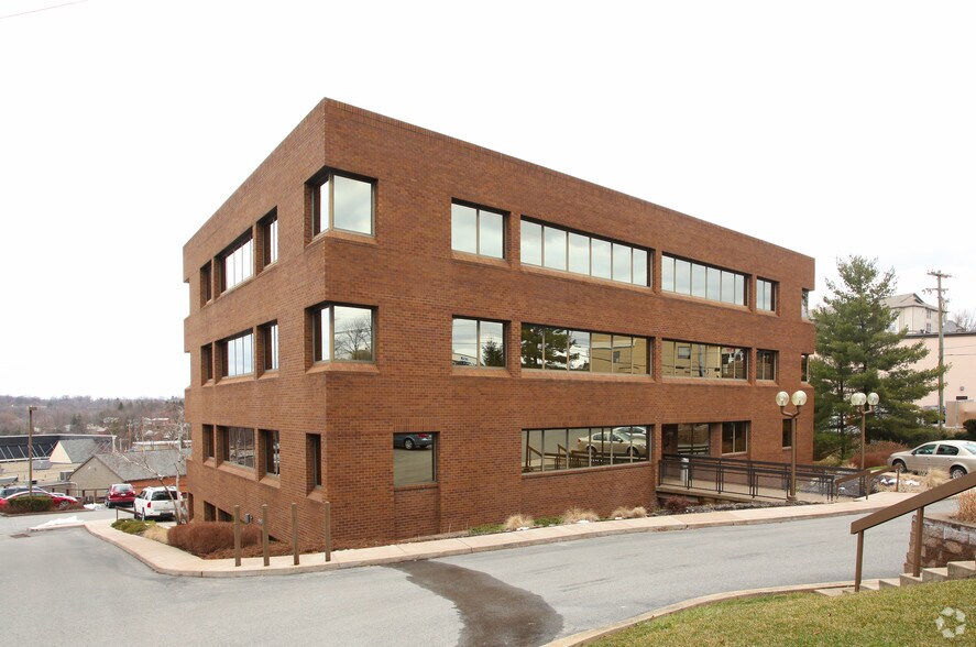 1700 N Highland Rd, Pittsburgh, PA à louer - Photo principale – Image 1 sur 4