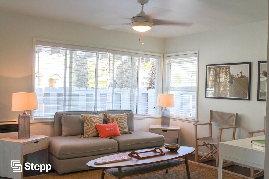 5120-5132 E Livingston Dr, Long Beach, CA à vendre - Photo de l’immeuble – Image 2 sur 15
