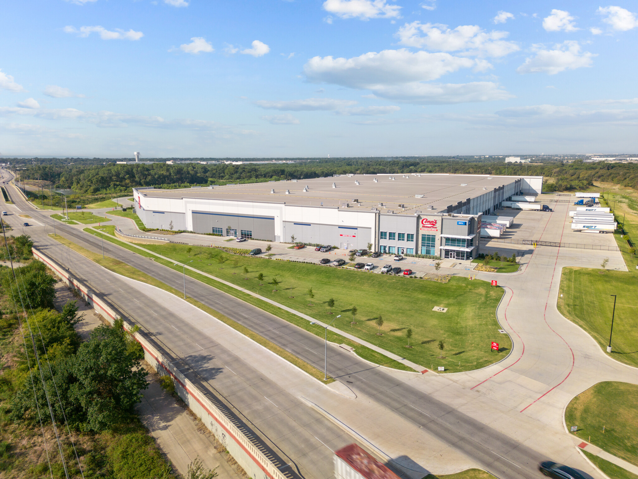 2003 MacArthur Blvd, Grand Prairie, TX à louer Photo de l’immeuble– Image 1 sur 8