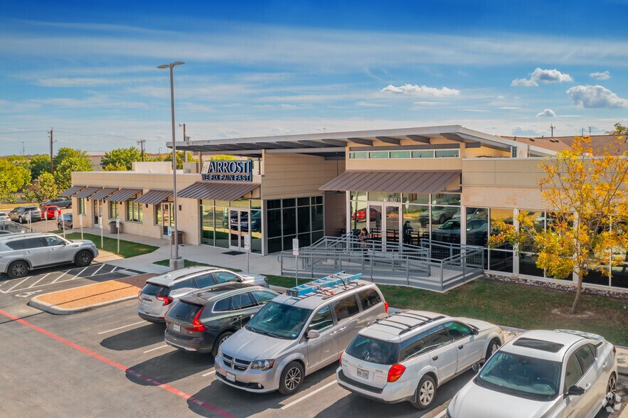 11153 Westwood Loop, San Antonio, TX à louer - Photo de l’immeuble – Image 2 sur 8