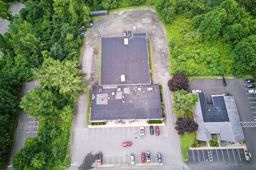 65 University Dr, Amherst, MA à louer - Photo de l’immeuble – Image 2 sur 4