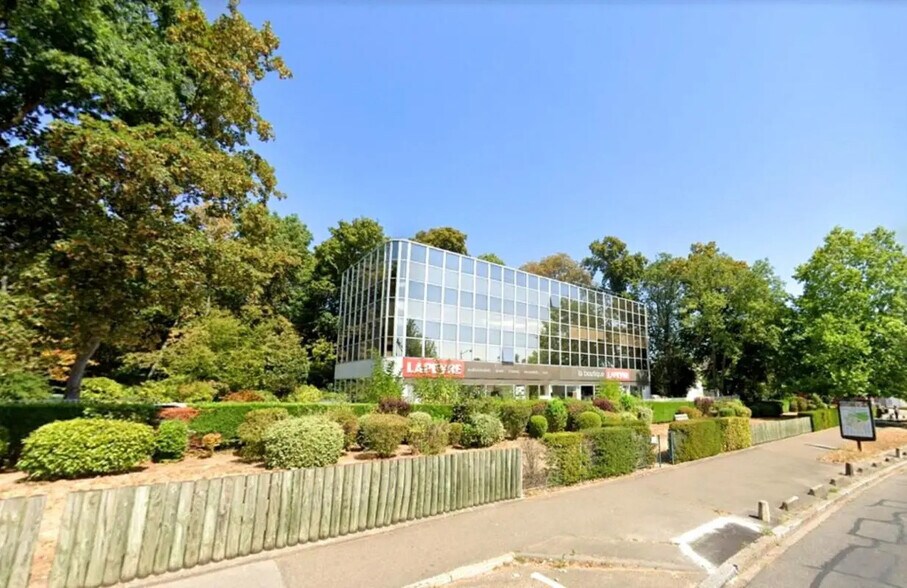Bureau dans Le Chesnay-Rocquencourt à louer - Photo de l’immeuble – Image 1 sur 27