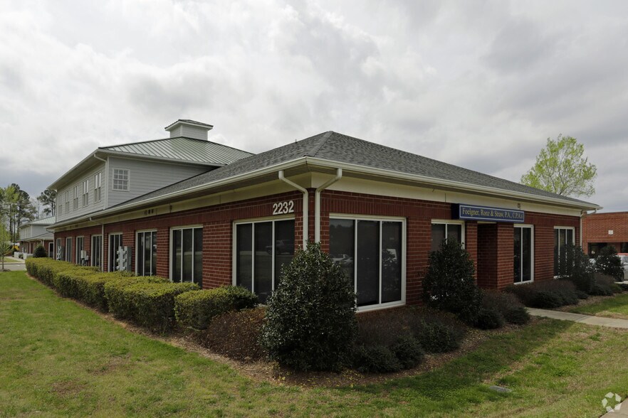 2232 Page Rd, Durham, NC à louer - Photo de l’immeuble – Image 2 sur 3