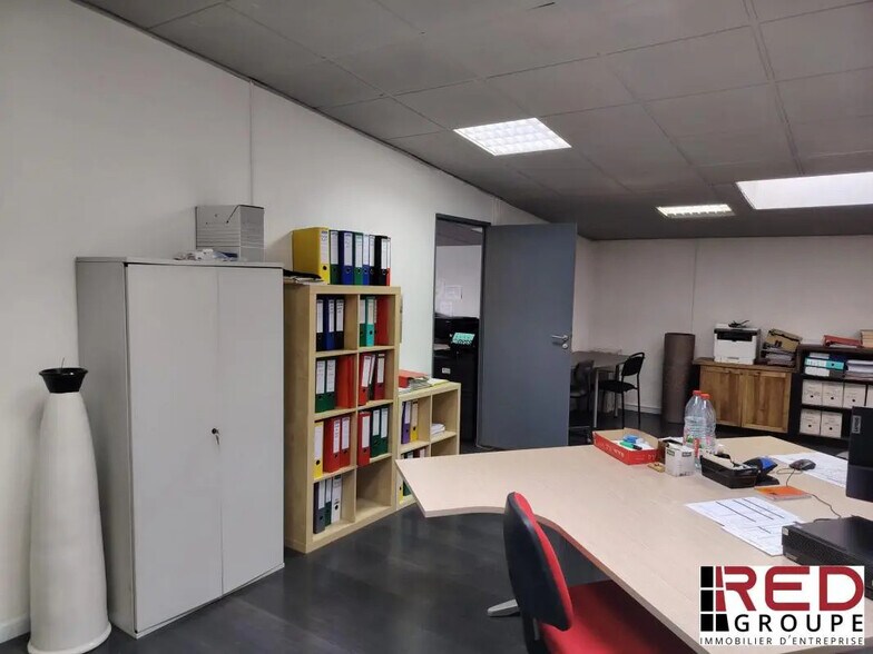 Bureau dans Venelles à louer - Photo de l’immeuble – Image 1 sur 4