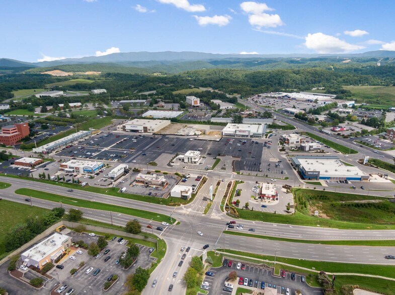 2505-2625 N Market St, Christiansburg, VA à louer - Photo de l’immeuble – Image 2 sur 2