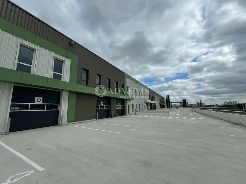 Industriel/Logistique dans Bondy à louer Photo de l’immeuble– Image 1 sur 8