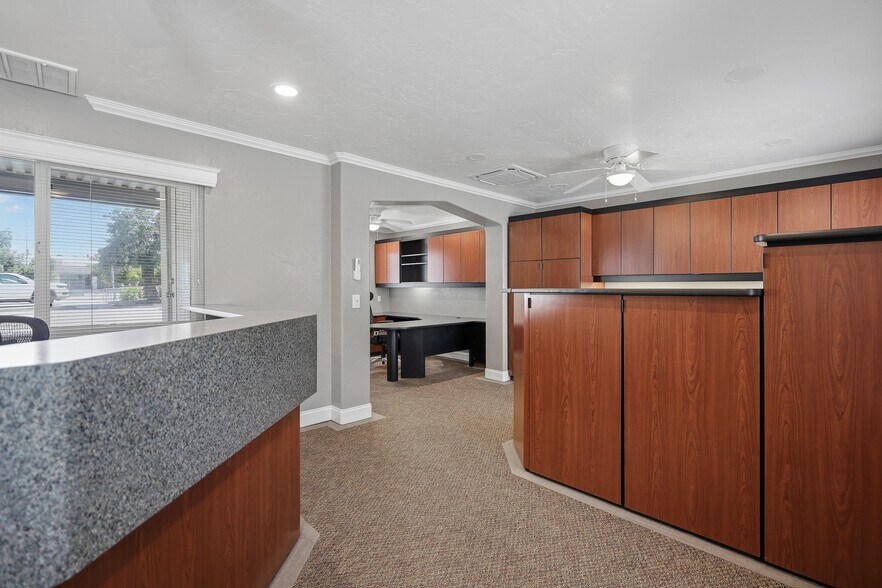 306 N Willis St, Visalia, CA à vendre - Photo de l’immeuble – Image 2 sur 10