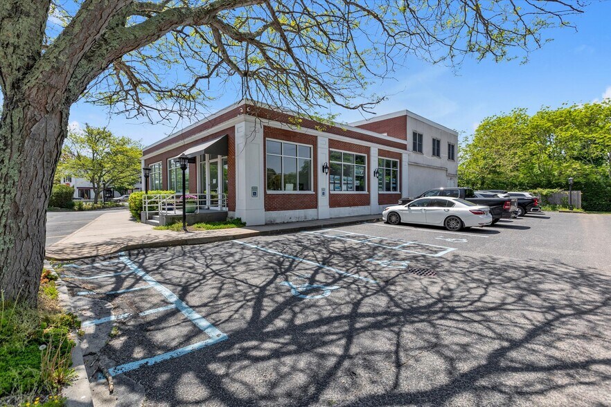 2488 Montauk Hwy, Bridgehampton, NY à louer - Photo de l’immeuble – Image 2 sur 30