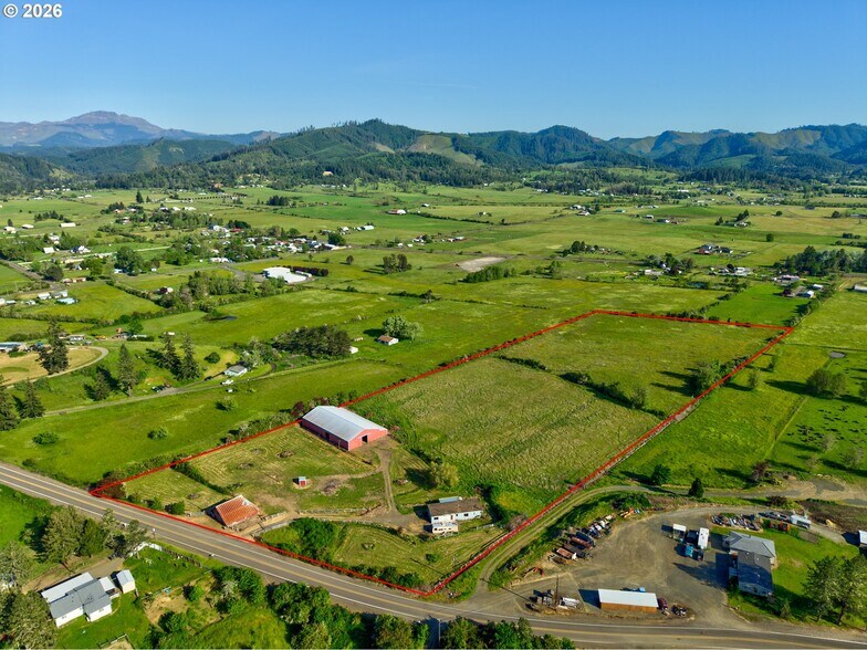2529 Northside Rd, Sutherlin, OR à vendre - Photo principale – Image 1 sur 1