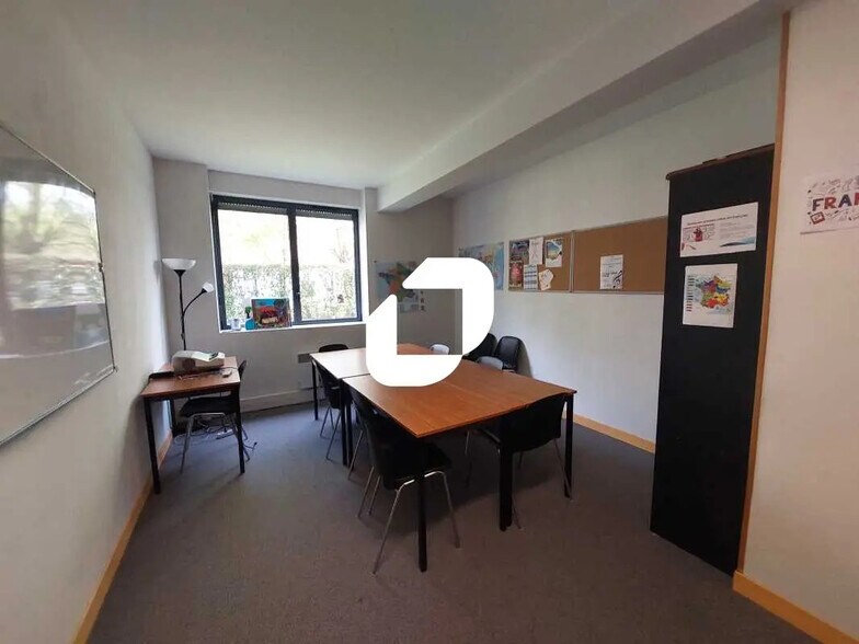 Bureau dans BOIS-D'ARCY à vendre - Photo de l’immeuble – Image 3 sur 11