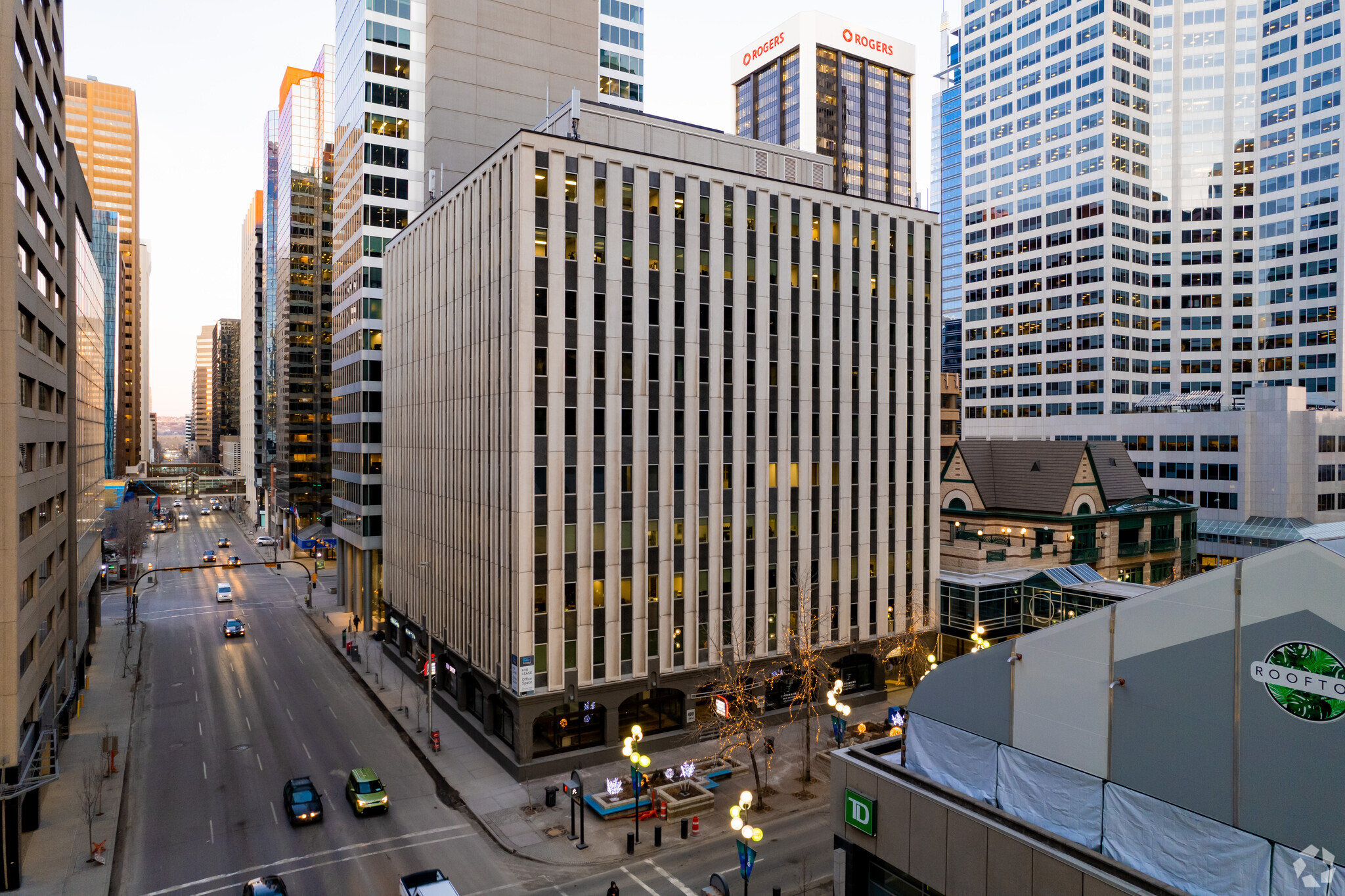 400 5th Ave SW, Calgary, AB à louer Photo de l’immeuble– Image 1 sur 8
