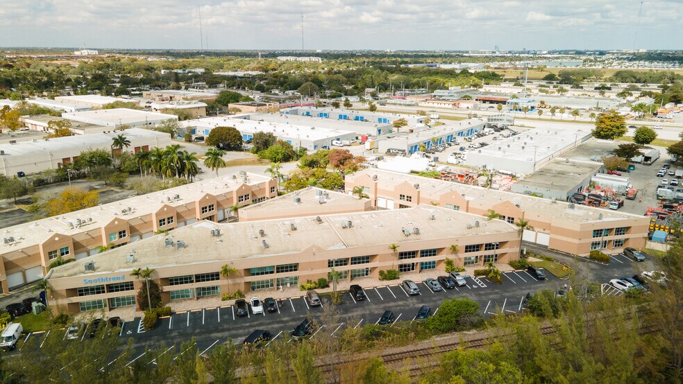 20165-20199 NE 16th Pl, Miami, FL à louer - Aérien – Image 2 sur 46