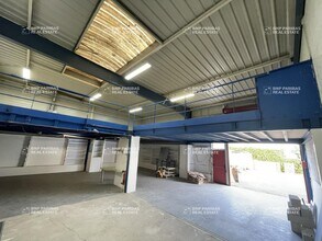 Local d'activités dans Magny-les-Hameaux à vendre Photo intérieure– Image 1 sur 41