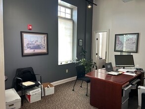 79 Warren St, Glens Falls, NY à louer Photo intérieure– Image 2 sur 9