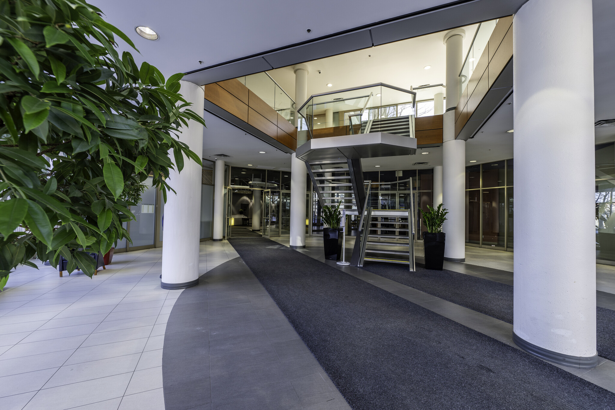 1010 Rue de Sérigny, Longueuil, QC à louer Photo intérieure– Image 1 sur 9