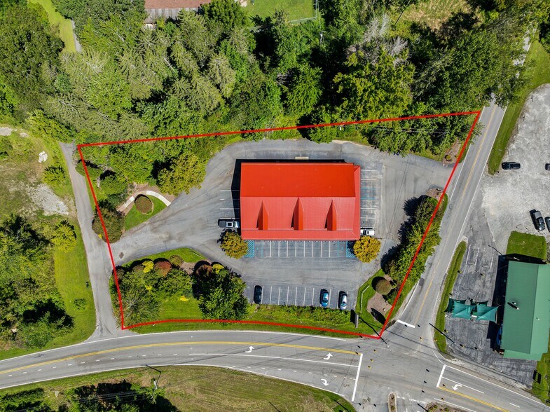 271 Old Barn Rd, Hendersonville, NC à vendre - Photo de l’immeuble – Image 3 sur 50