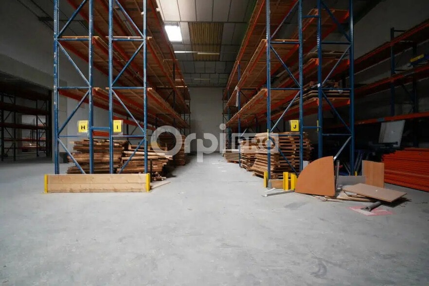 Local d’activités dans Saint-Bonnet-de-Mure à louer - Photo intérieure – Image 3 sur 20