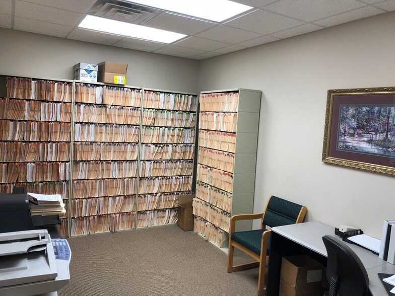 1905 Vine St, Hays, KS à vendre - Autre – Image 2 sur 29
