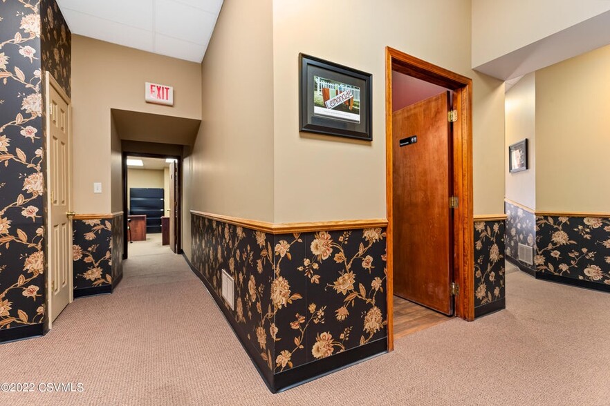 170 E 9th St, Bloomsburg, PA à vendre - Photo intérieure – Image 3 sur 13