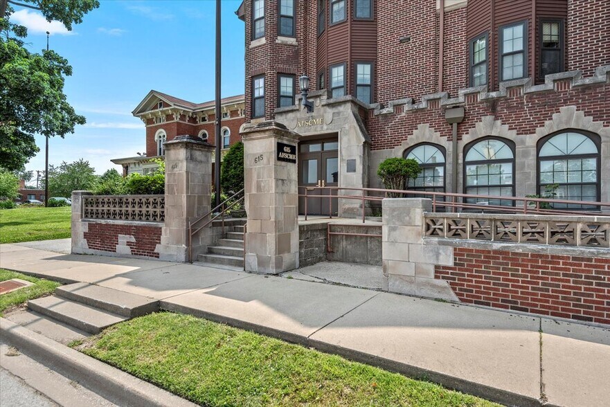 615 S 2nd St, Springfield, IL à vendre - Photo de l’immeuble – Image 2 sur 23