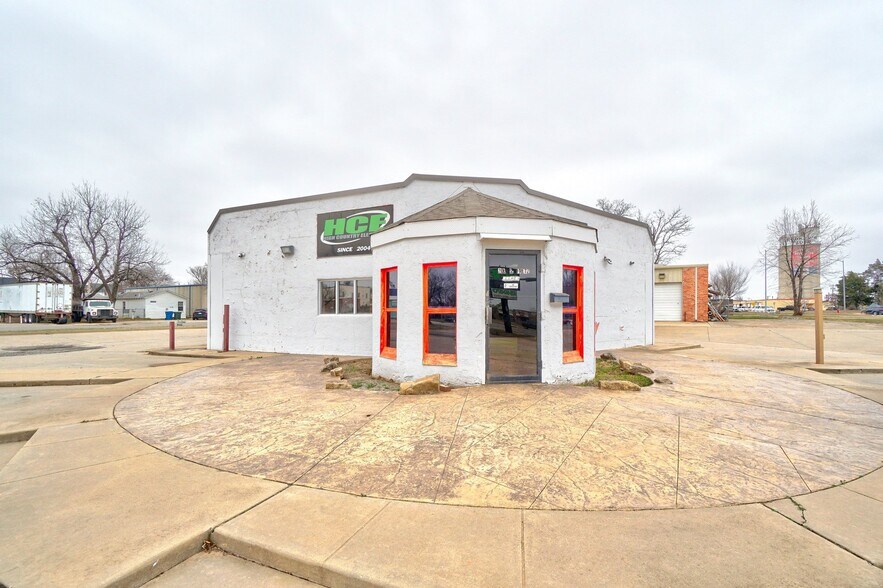 200 S Fretz Ave, Edmond, OK à louer - Photo de l’immeuble – Image 2 sur 7