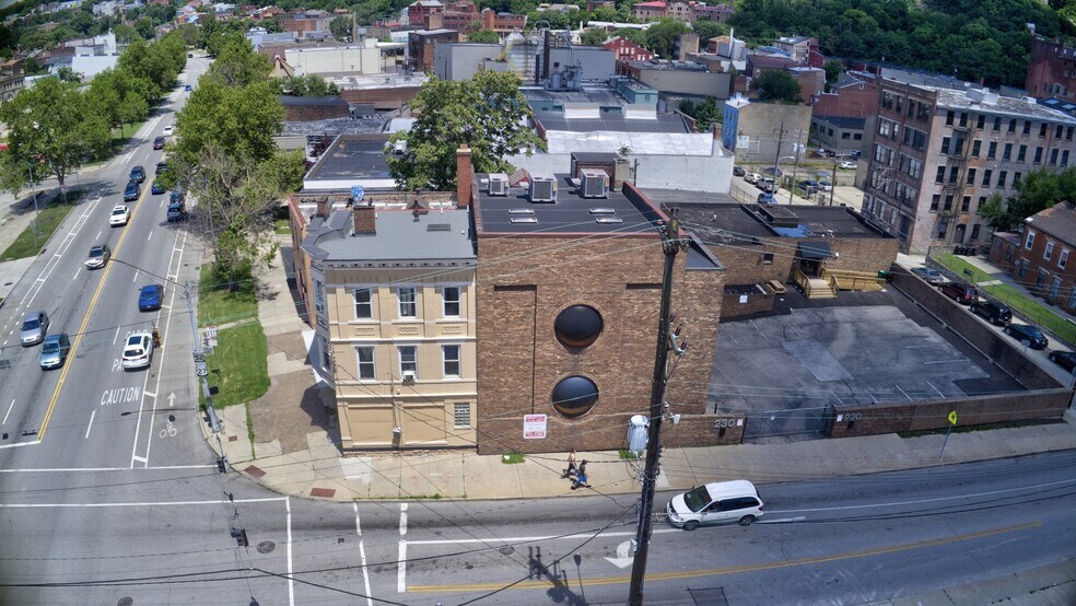 230 Findlay St, Cincinnati, OH à louer - Photo de l’immeuble – Image 3 sur 16