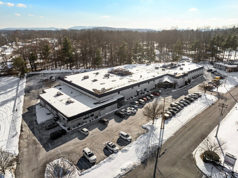 3 Neptune Rd, Poughkeepsie, NY à louer - Aérien – Image 3 sur 8