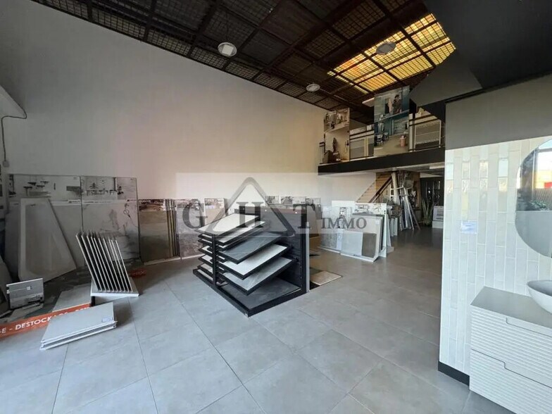 Local commercial dans Boissise-le-Roi à louer - Photo de l’immeuble – Image 3 sur 8