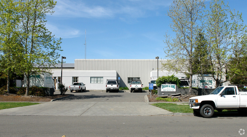 2995 Dutton Ave, Santa Rosa, CA à louer - Photo principale – Image 2 sur 16